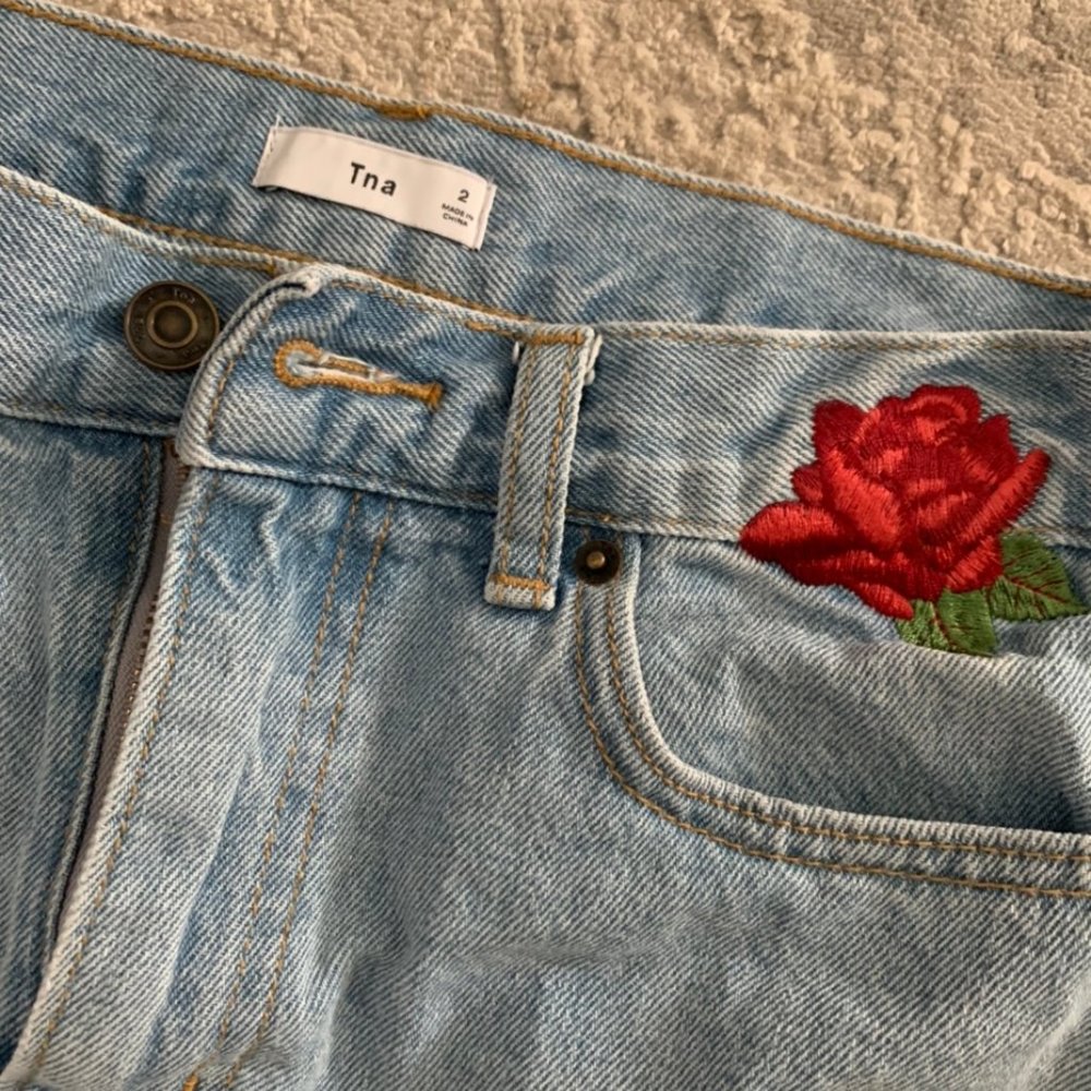 Aritzia TNA Embroidered Denim Miniskirt πΉ - Picture 4 of 4